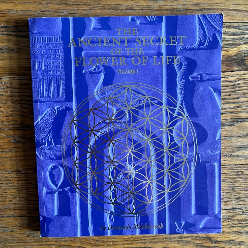 The Ancient Secret of the Flower of Life Volume 1 book by Drunvalo Melchizedek
